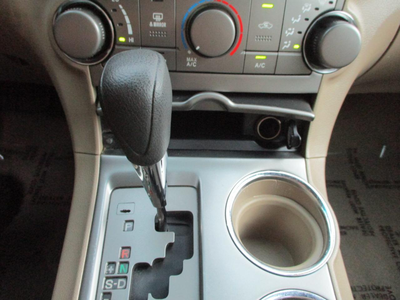 Toyota Highlander Base 4WD 2008
