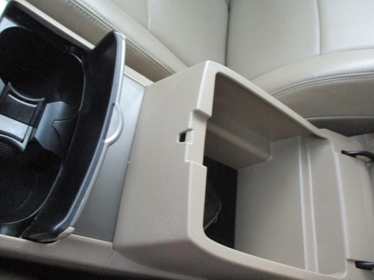 Toyota Highlander Base 4WD 2008