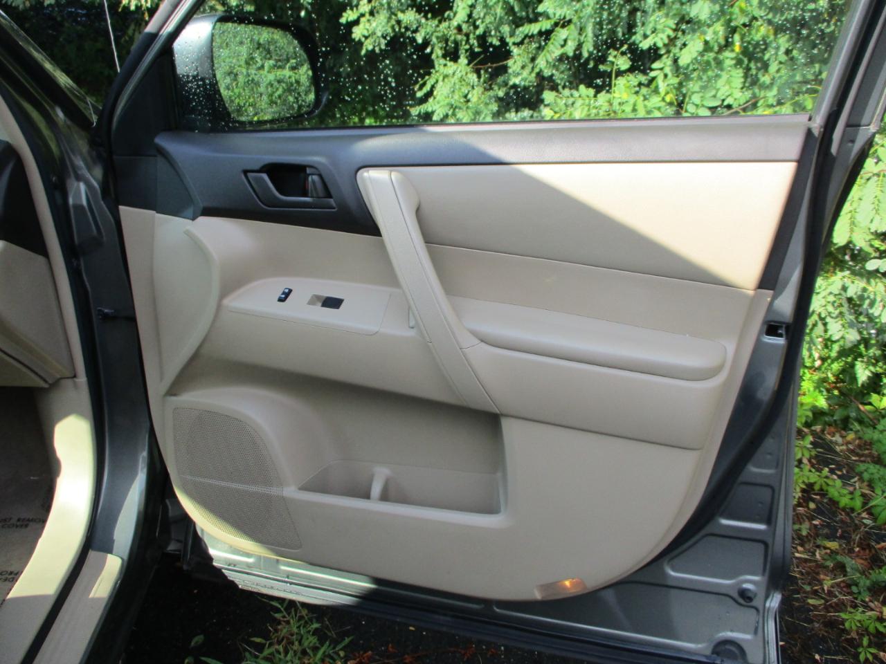 Toyota Highlander Base 4WD 2008