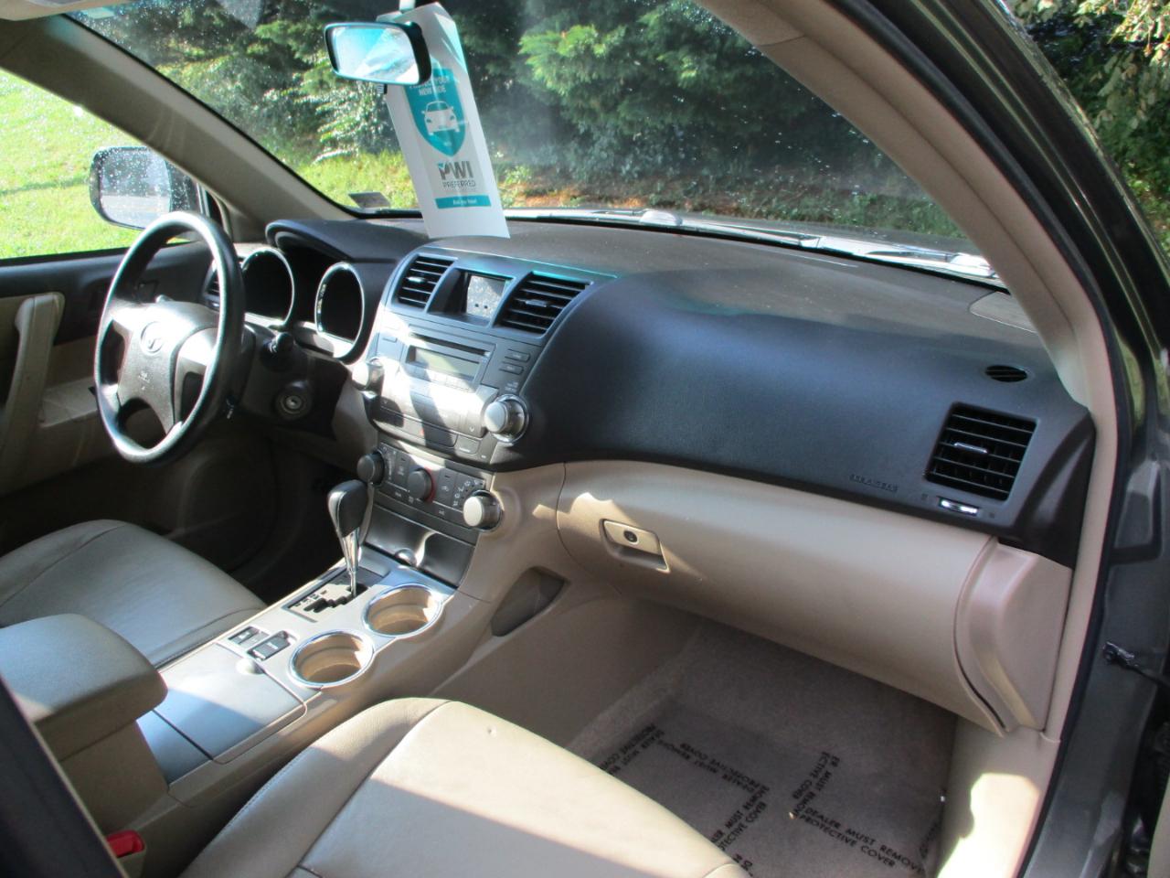 Toyota Highlander Base 4WD 2008