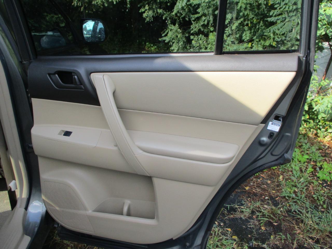 Toyota Highlander Base 4WD 2008