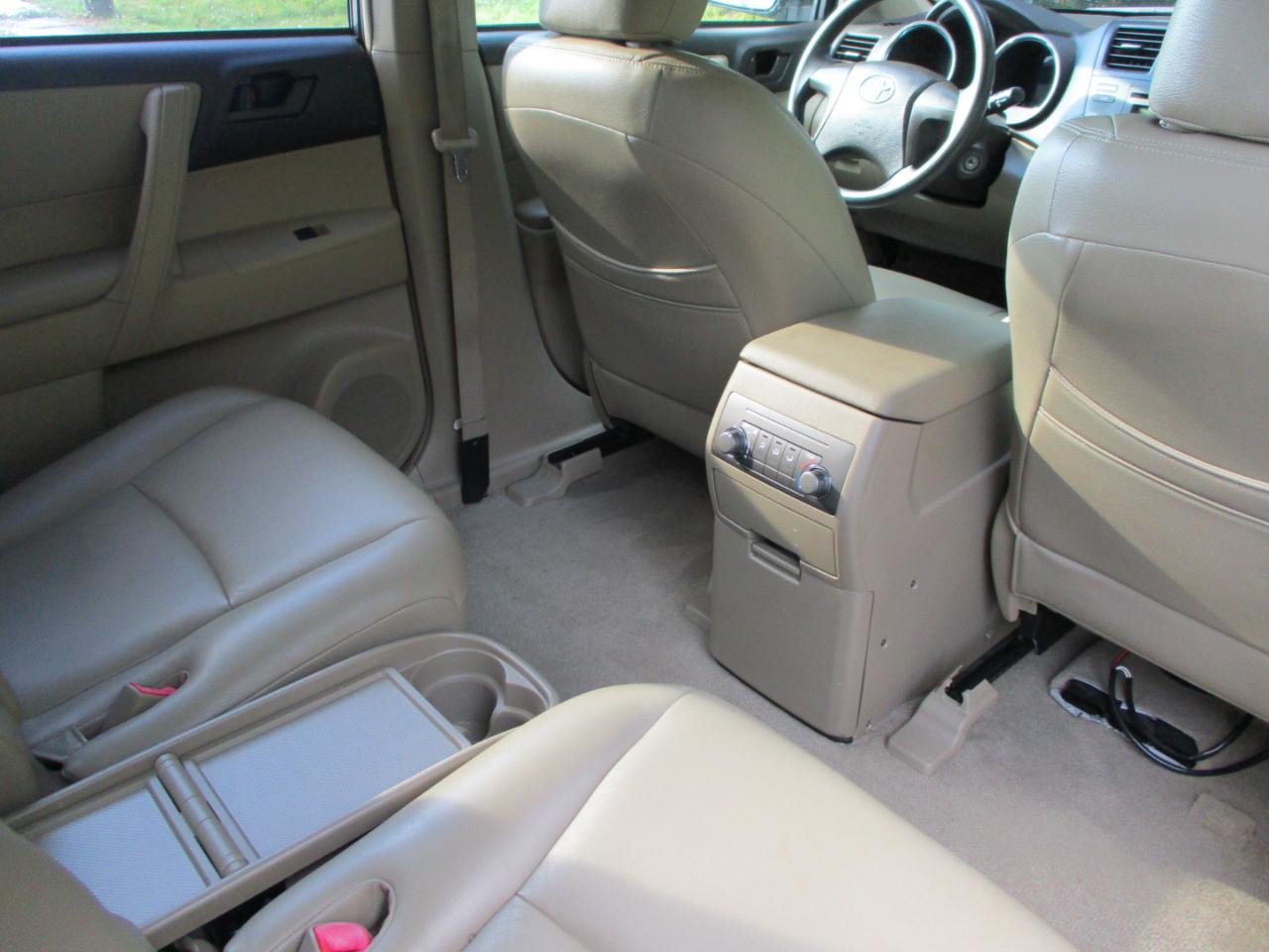 Toyota Highlander Base 4WD 2008