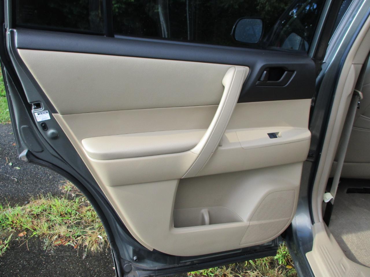 Toyota Highlander Base 4WD 2008