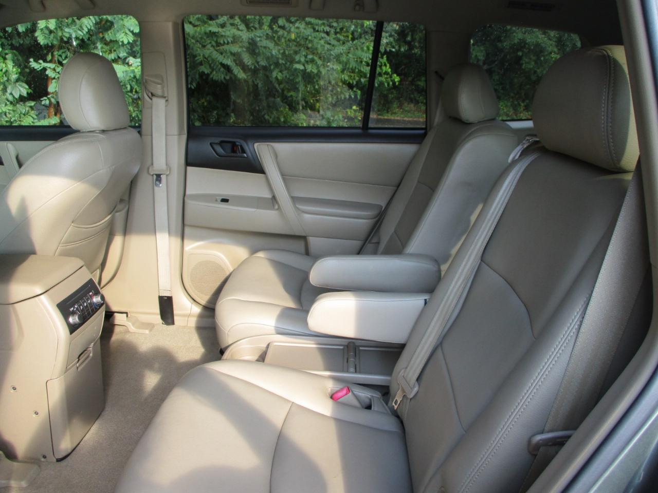 Toyota Highlander Base 4WD 2008