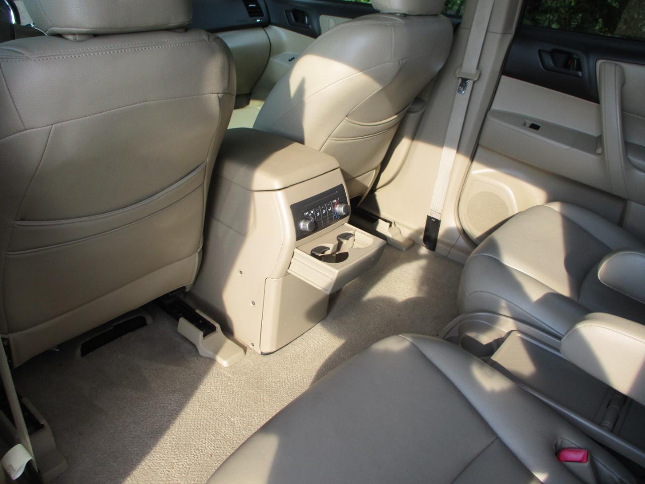 Toyota Highlander Base 4WD 2008