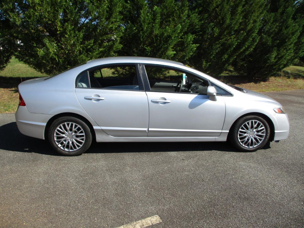 Honda Civic LX Sedan 5-Speed AT 2009