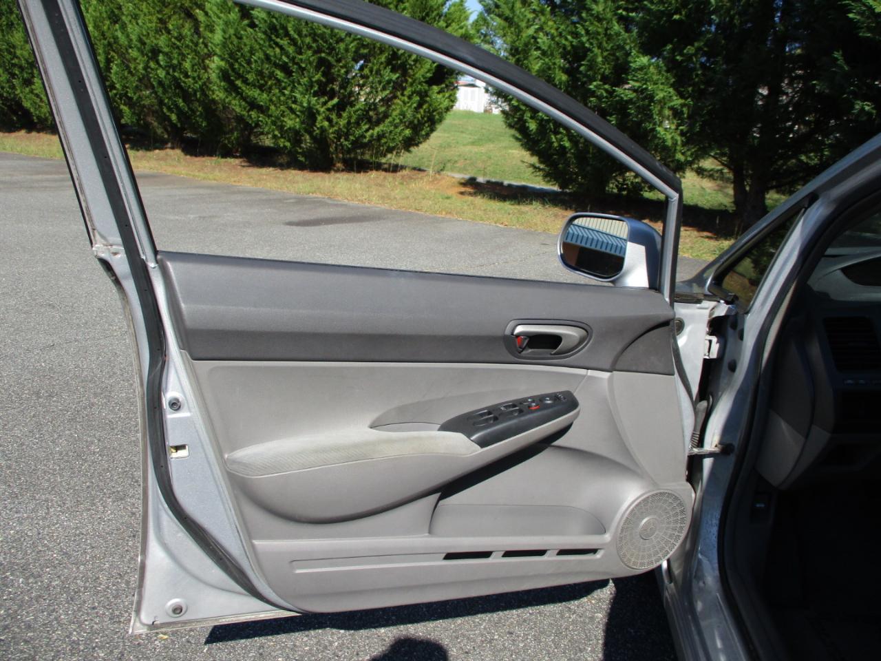 Honda Civic LX Sedan 5-Speed AT 2009