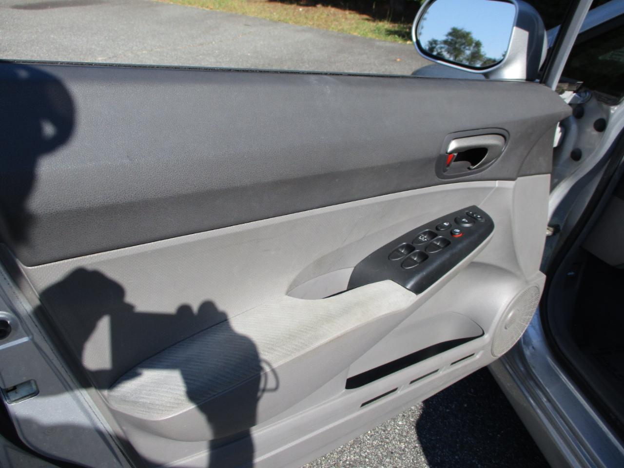 Honda Civic LX Sedan 5-Speed AT 2009