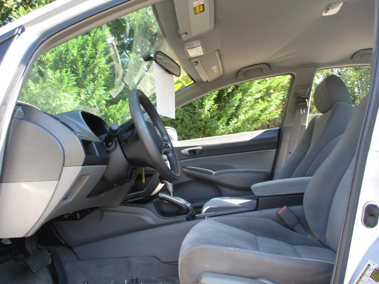 Honda Civic LX Sedan 5-Speed AT 2009