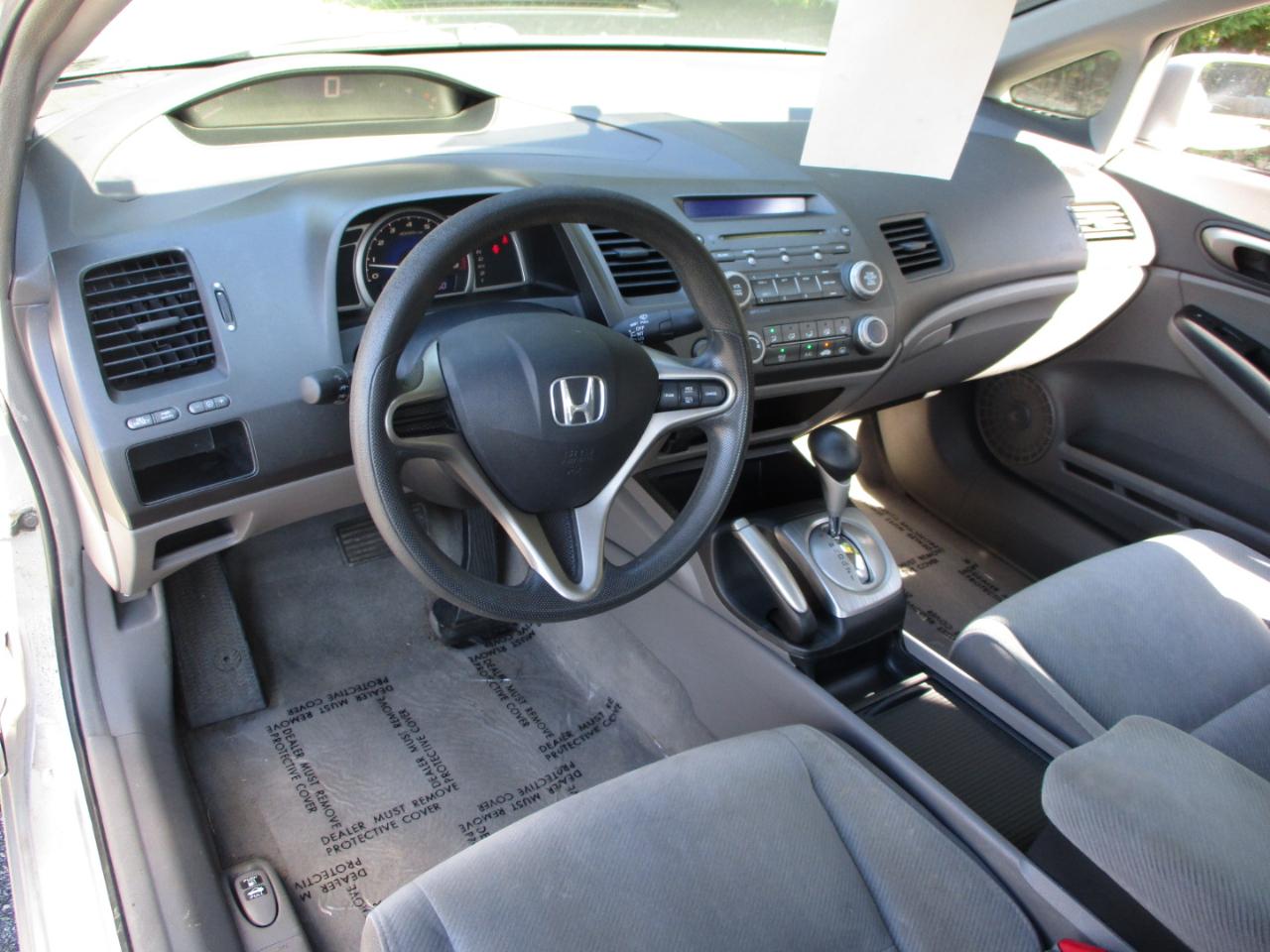 Honda Civic LX Sedan 5-Speed AT 2009