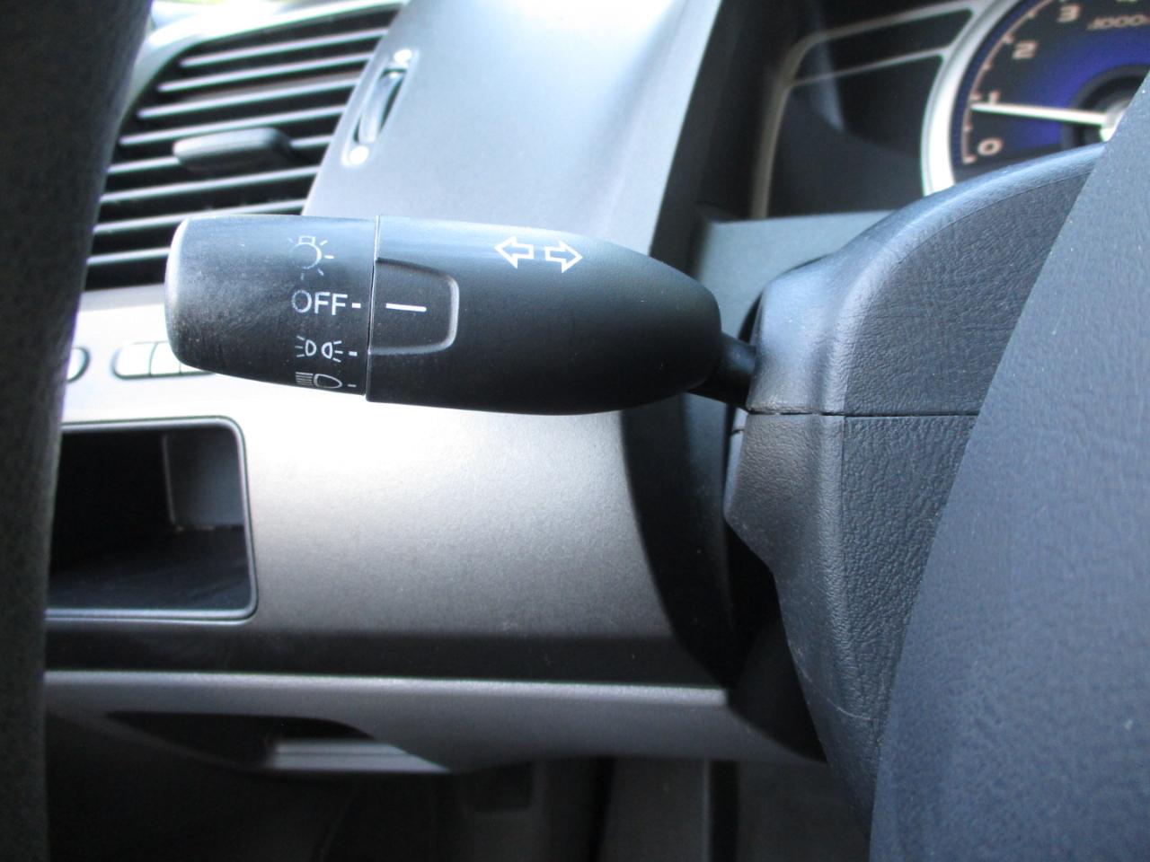 Honda Civic LX Sedan 5-Speed AT 2009