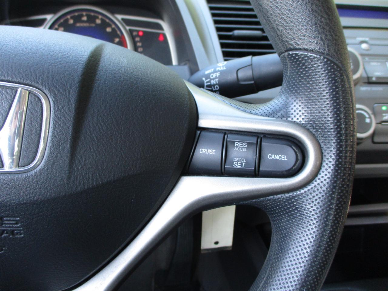 Honda Civic LX Sedan 5-Speed AT 2009