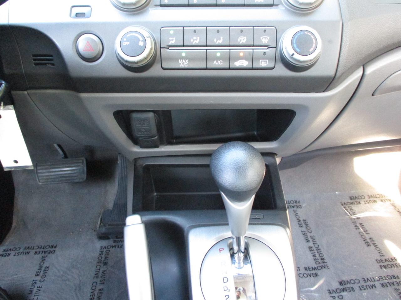 Honda Civic LX Sedan 5-Speed AT 2009