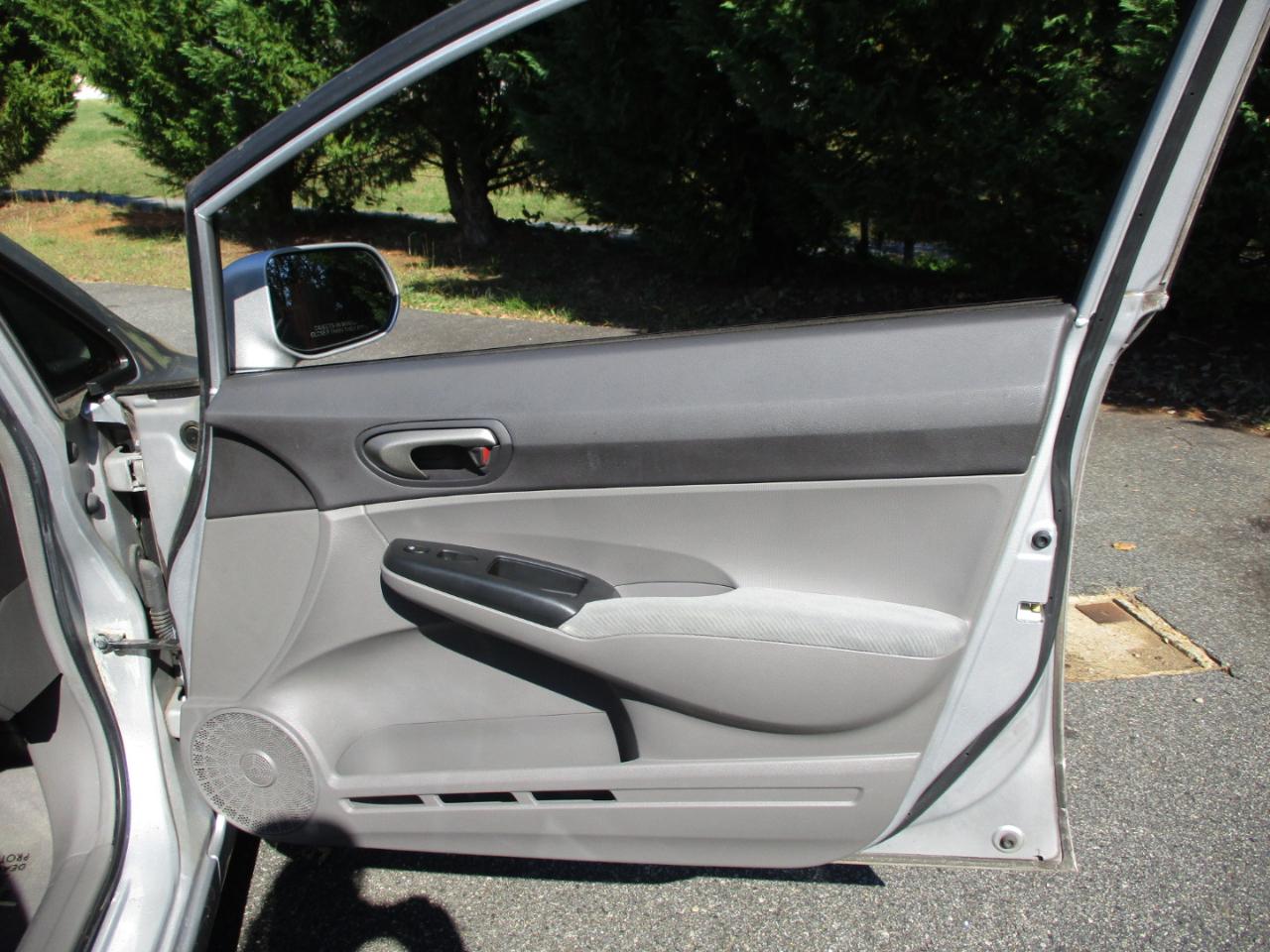 Honda Civic LX Sedan 5-Speed AT 2009