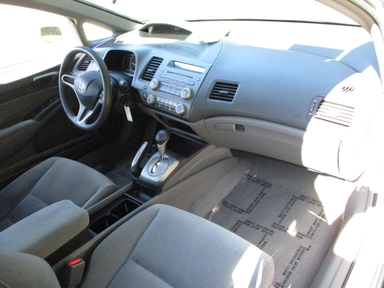 Honda Civic LX Sedan 5-Speed AT 2009