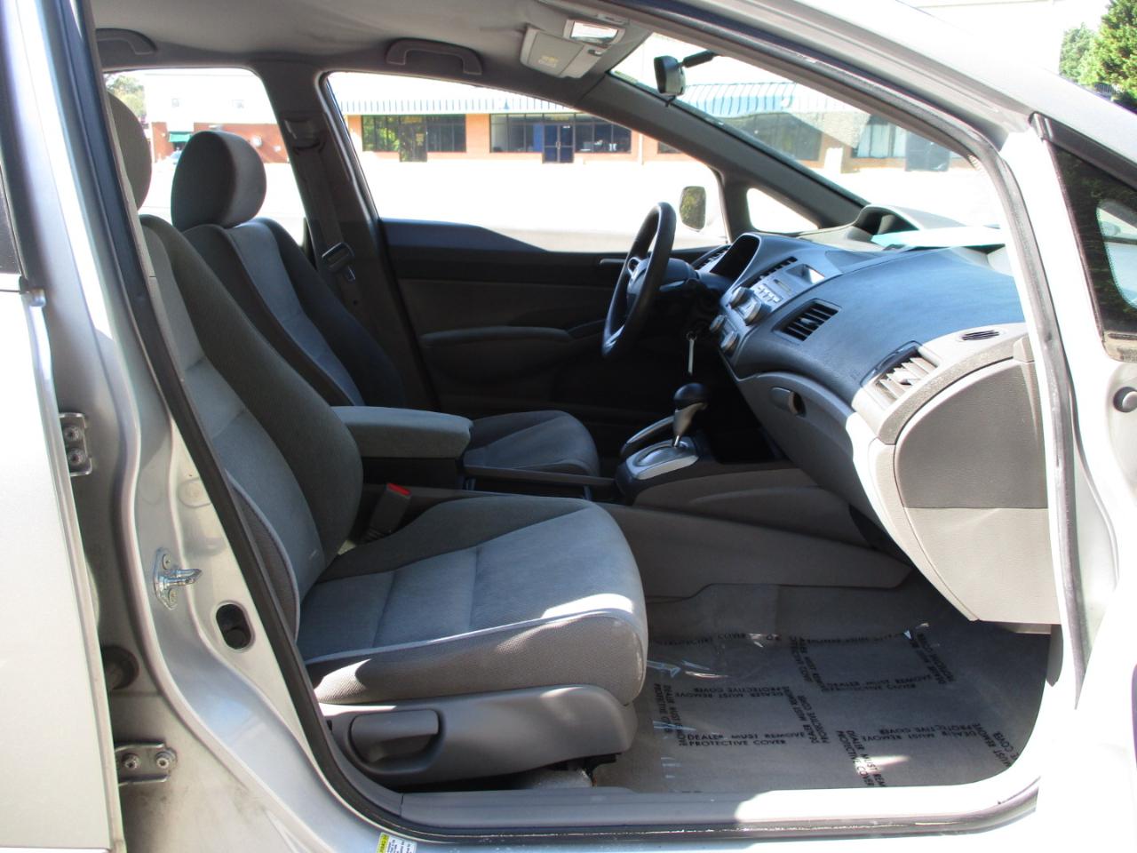 Honda Civic LX Sedan 5-Speed AT 2009