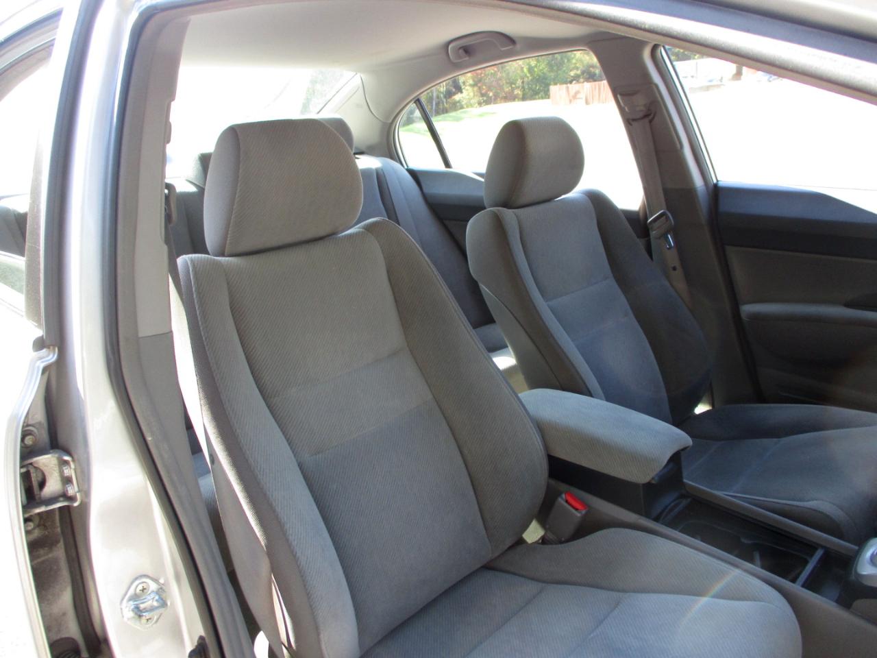 Honda Civic LX Sedan 5-Speed AT 2009