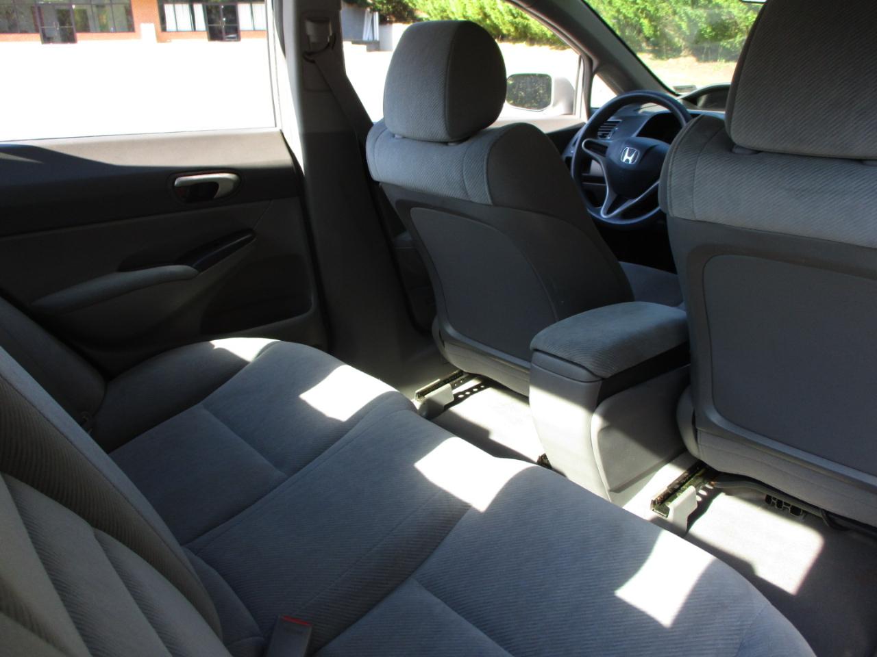 Honda Civic LX Sedan 5-Speed AT 2009