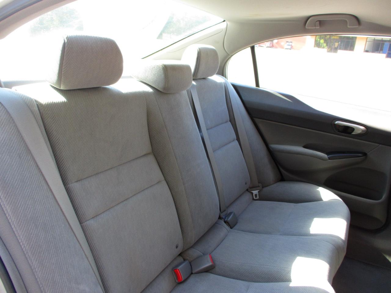 Honda Civic LX Sedan 5-Speed AT 2009