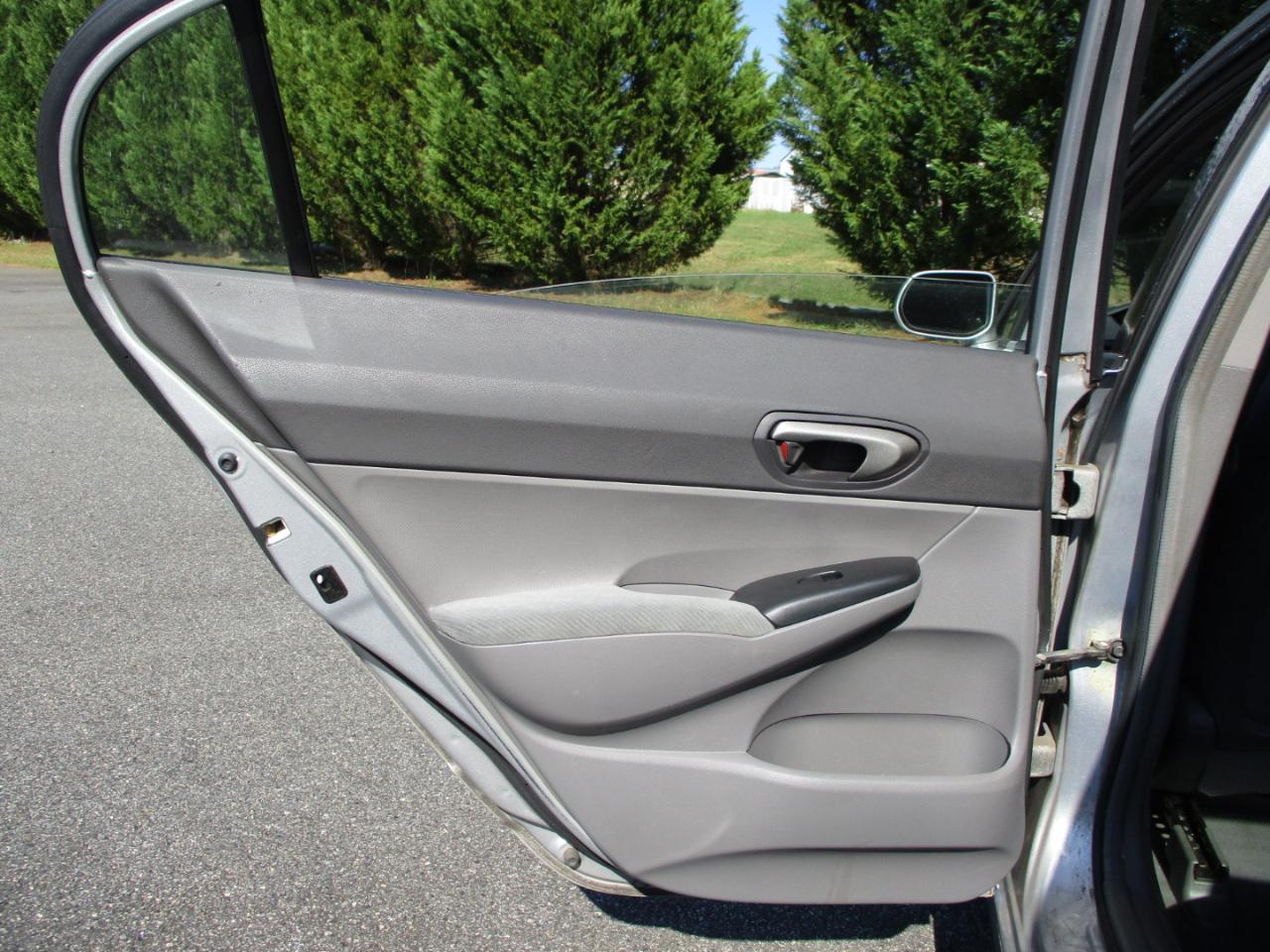 Honda Civic LX Sedan 5-Speed AT 2009