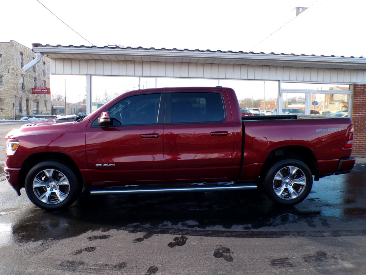 RAM 1500 Laramie 4x4 Crew Cab 5'7" Box 2023