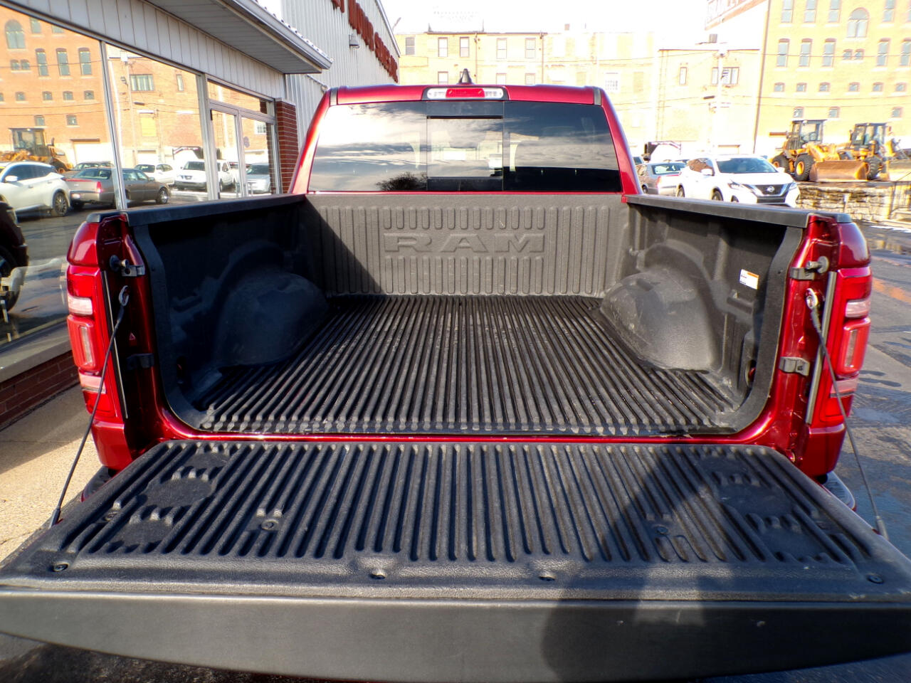 RAM 1500 Laramie 4x4 Crew Cab 5'7" Box 2023