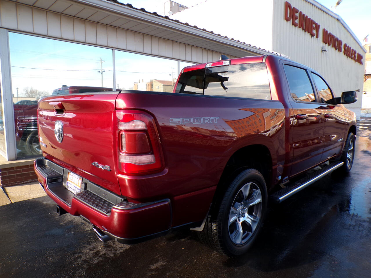 RAM 1500 Laramie 4x4 Crew Cab 5'7" Box 2023