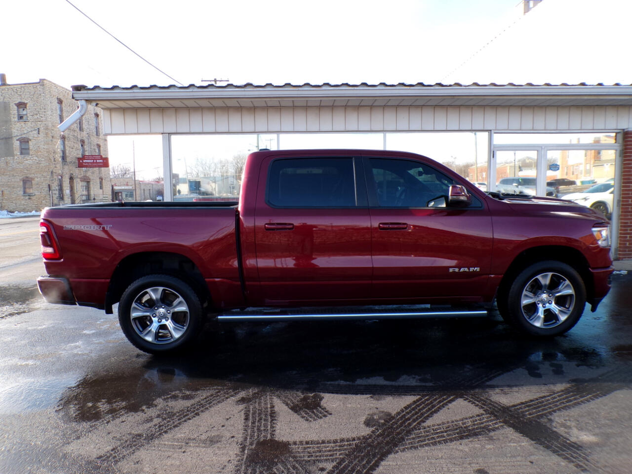 RAM 1500 Laramie 4x4 Crew Cab 5'7" Box 2023