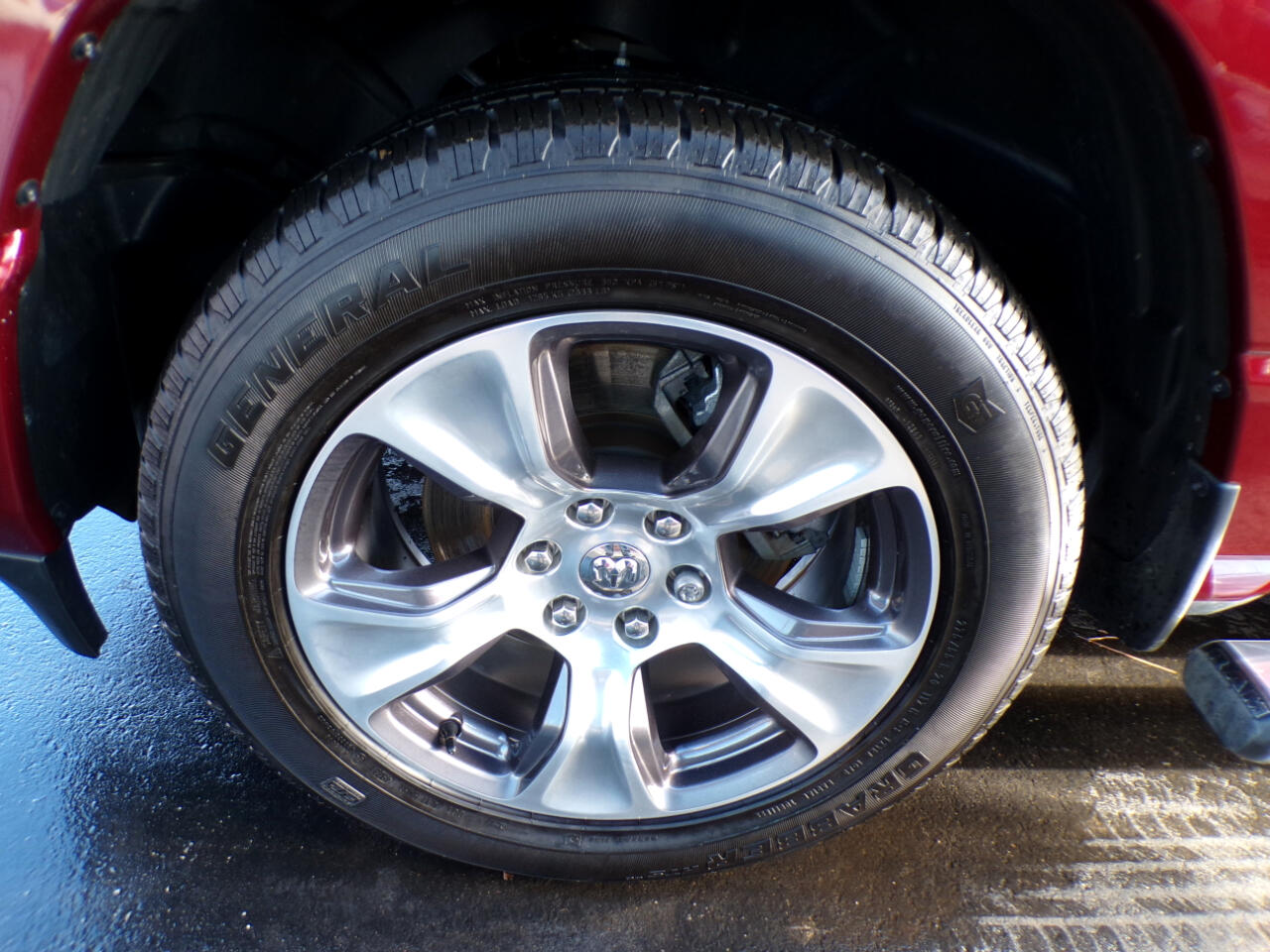 RAM 1500 Laramie 4x4 Crew Cab 5'7" Box 2023