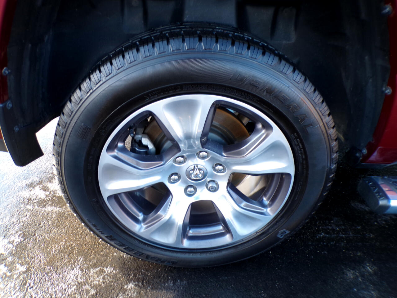 RAM 1500 Laramie 4x4 Crew Cab 5'7" Box 2023