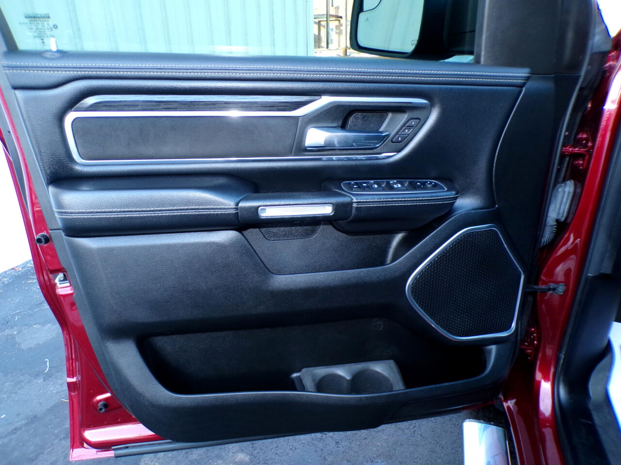 RAM 1500 Laramie 4x4 Crew Cab 5'7" Box 2023