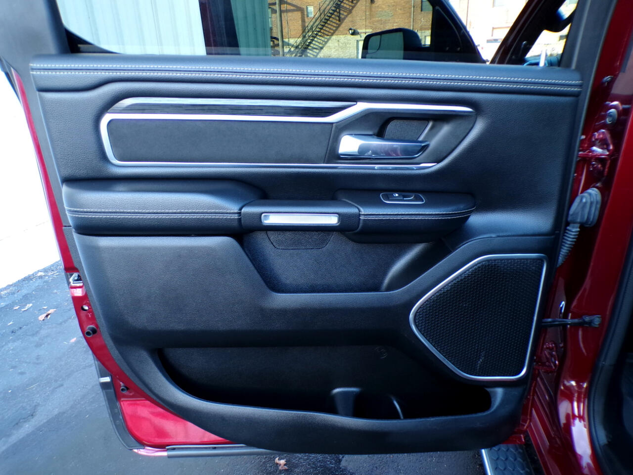 RAM 1500 Laramie 4x4 Crew Cab 5'7" Box 2023