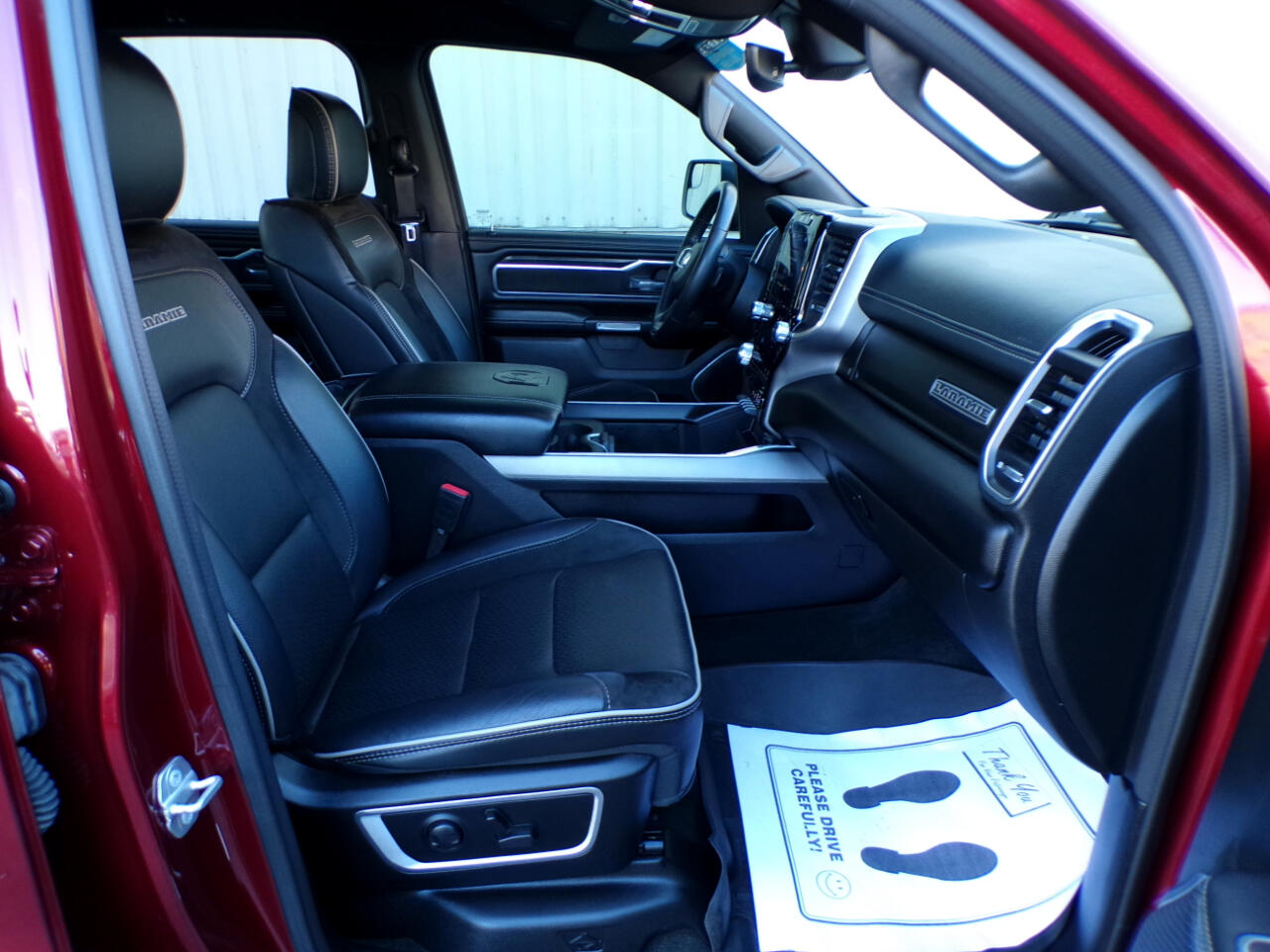 RAM 1500 Laramie 4x4 Crew Cab 5'7" Box 2023