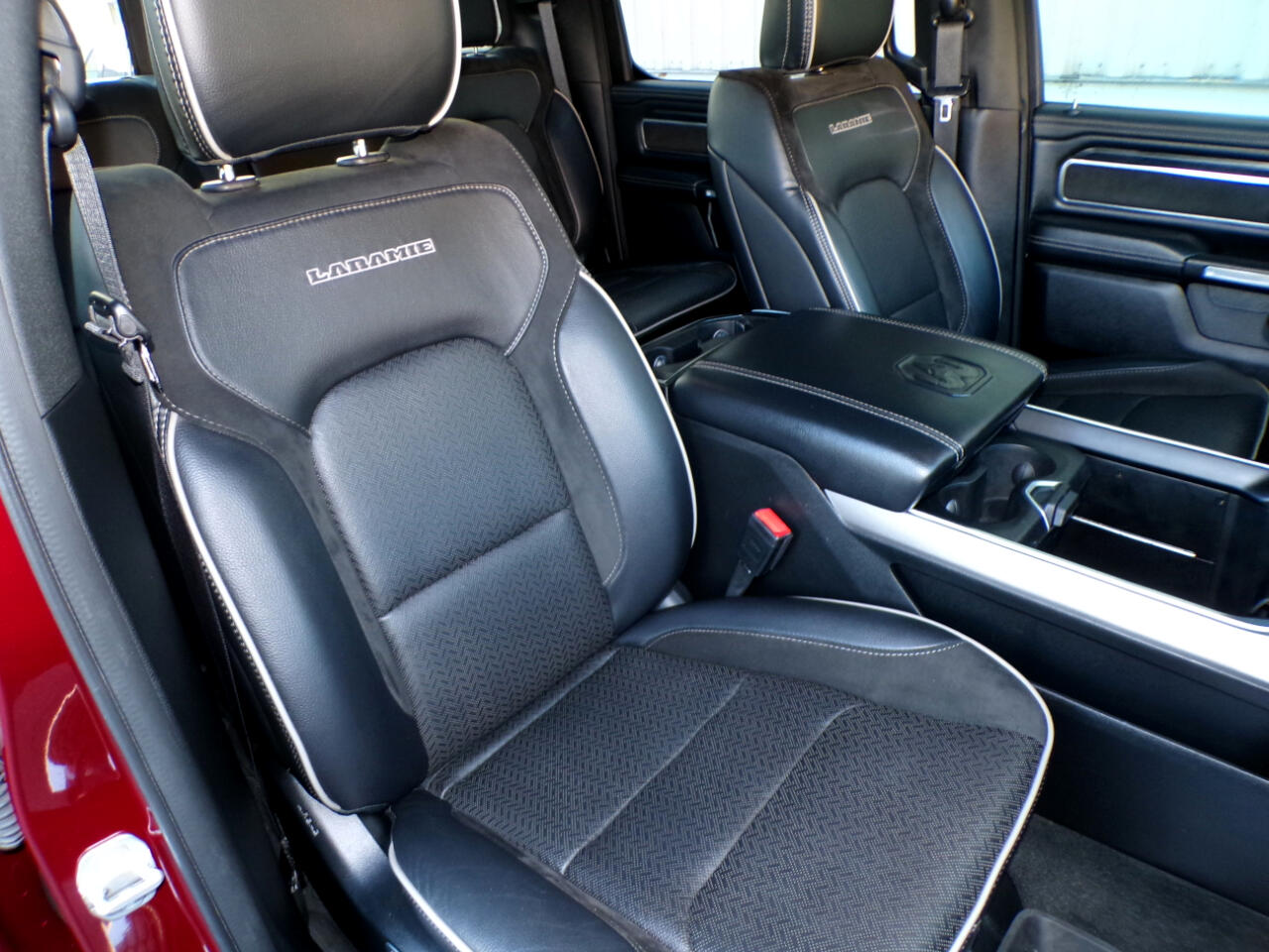 RAM 1500 Laramie 4x4 Crew Cab 5'7" Box 2023