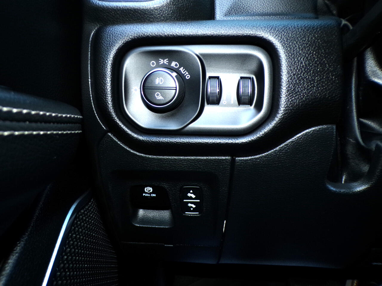 RAM 1500 Laramie 4x4 Crew Cab 5'7" Box 2023