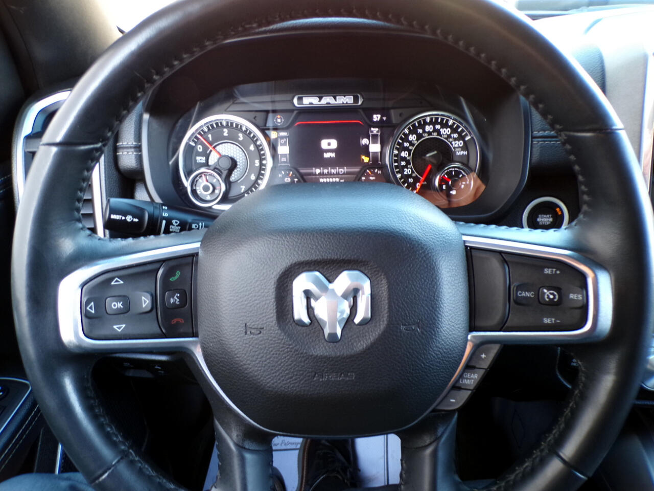 RAM 1500 Laramie 4x4 Crew Cab 5'7" Box 2023