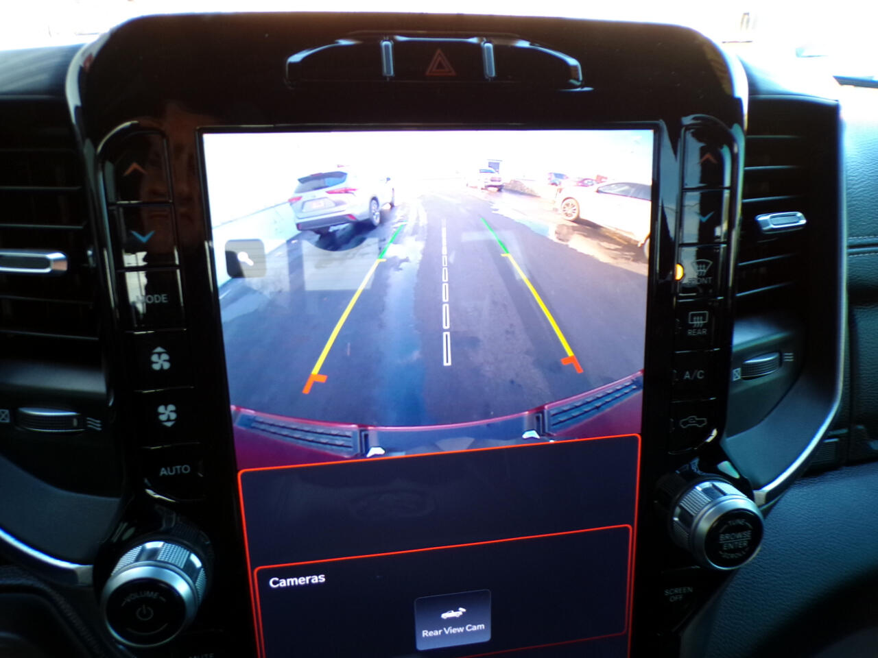 RAM 1500 Laramie 4x4 Crew Cab 5'7" Box 2023