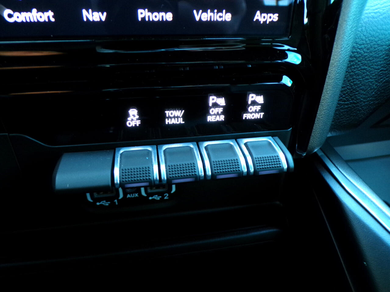 RAM 1500 Laramie 4x4 Crew Cab 5'7" Box 2023