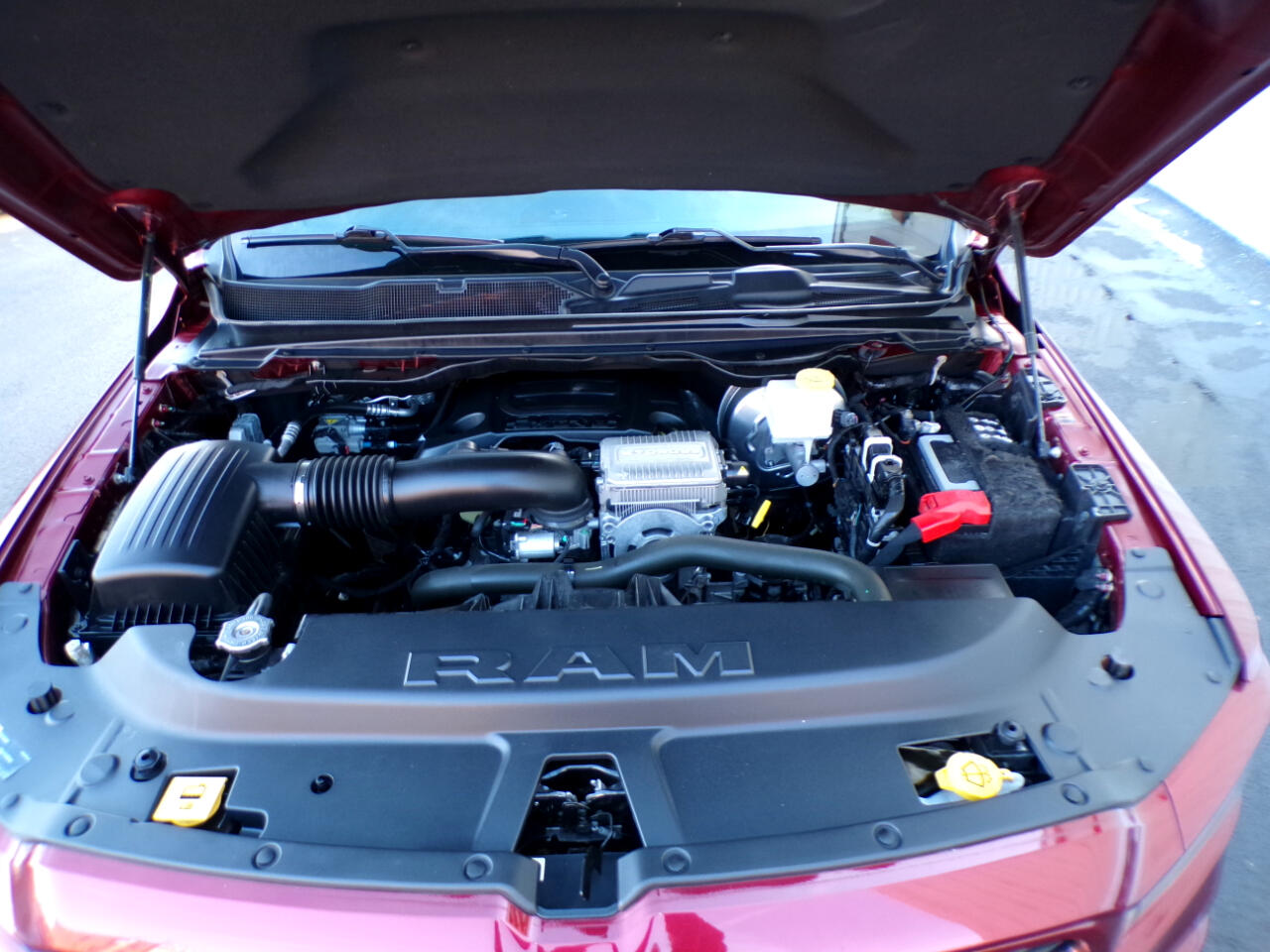 RAM 1500 Laramie 4x4 Crew Cab 5'7" Box 2023