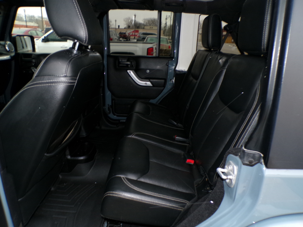 Jeep Wrangler Unlimited 4WD 4dr Sahara 2015