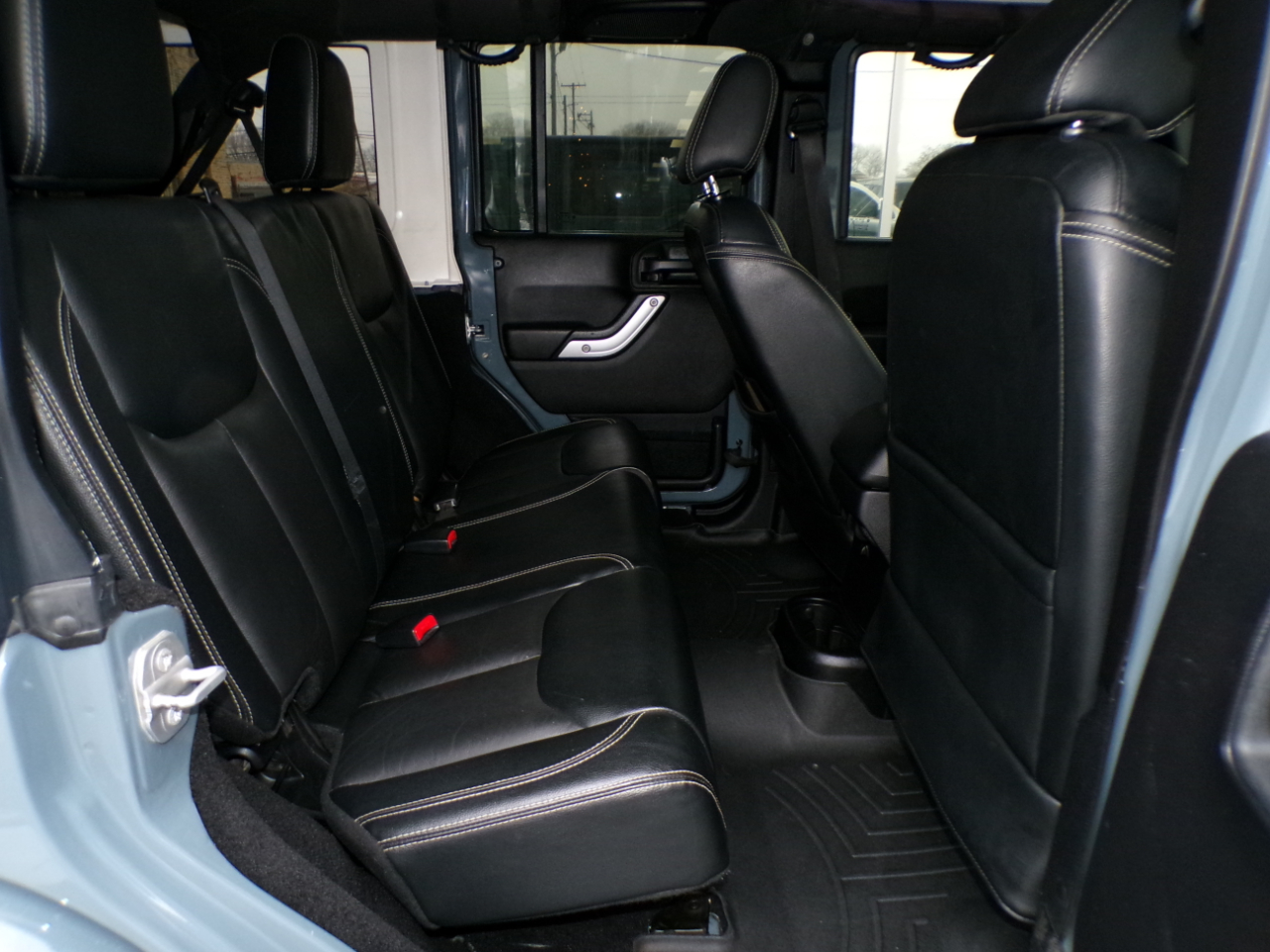 Jeep Wrangler Unlimited 4WD 4dr Sahara 2015