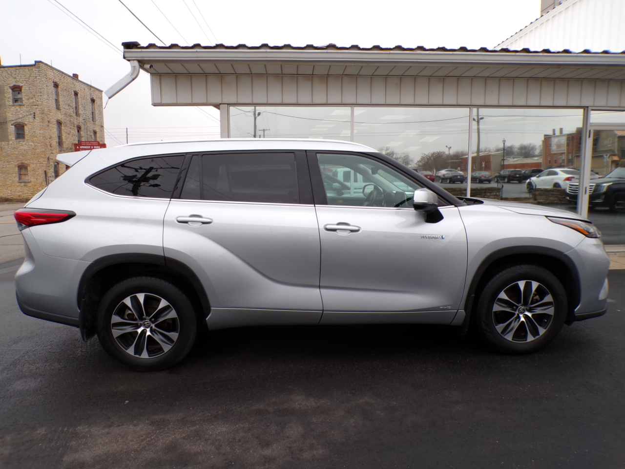 Toyota Highlander Hybrid XLE AWD (Natl) 2020