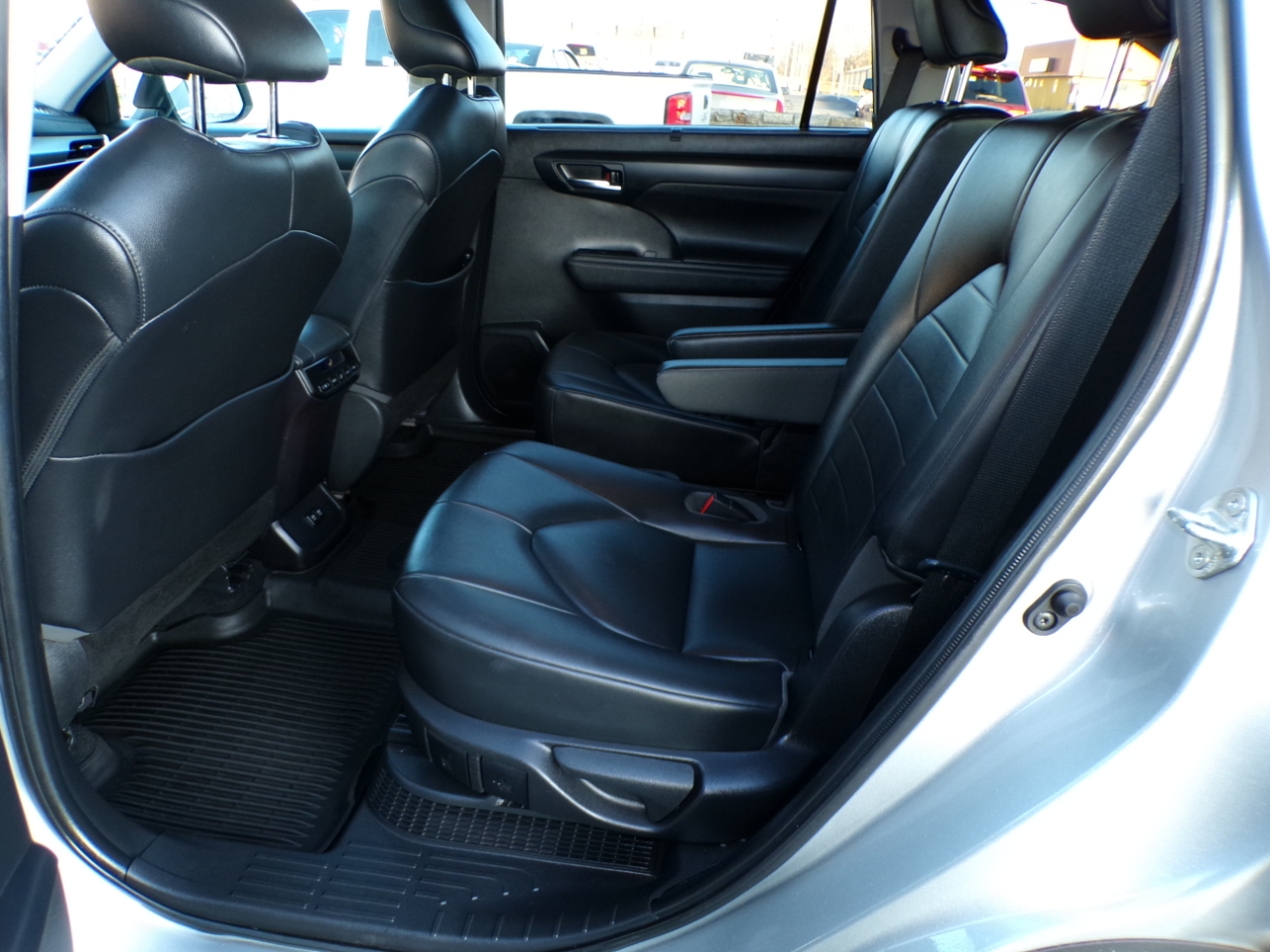 Toyota Highlander Hybrid XLE AWD (Natl) 2020