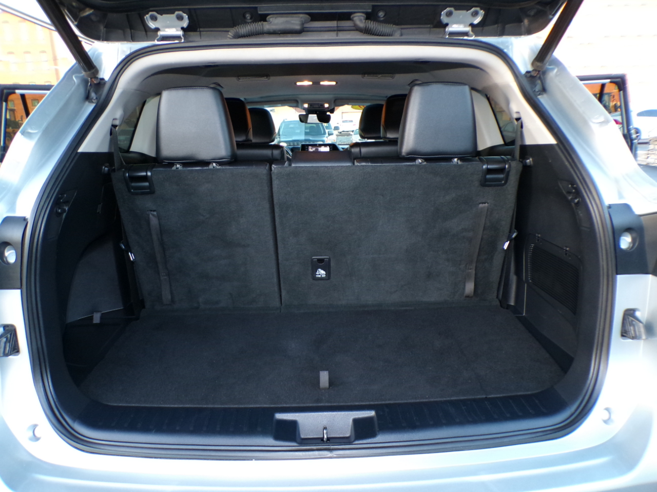 Toyota Highlander Hybrid XLE AWD (Natl) 2020