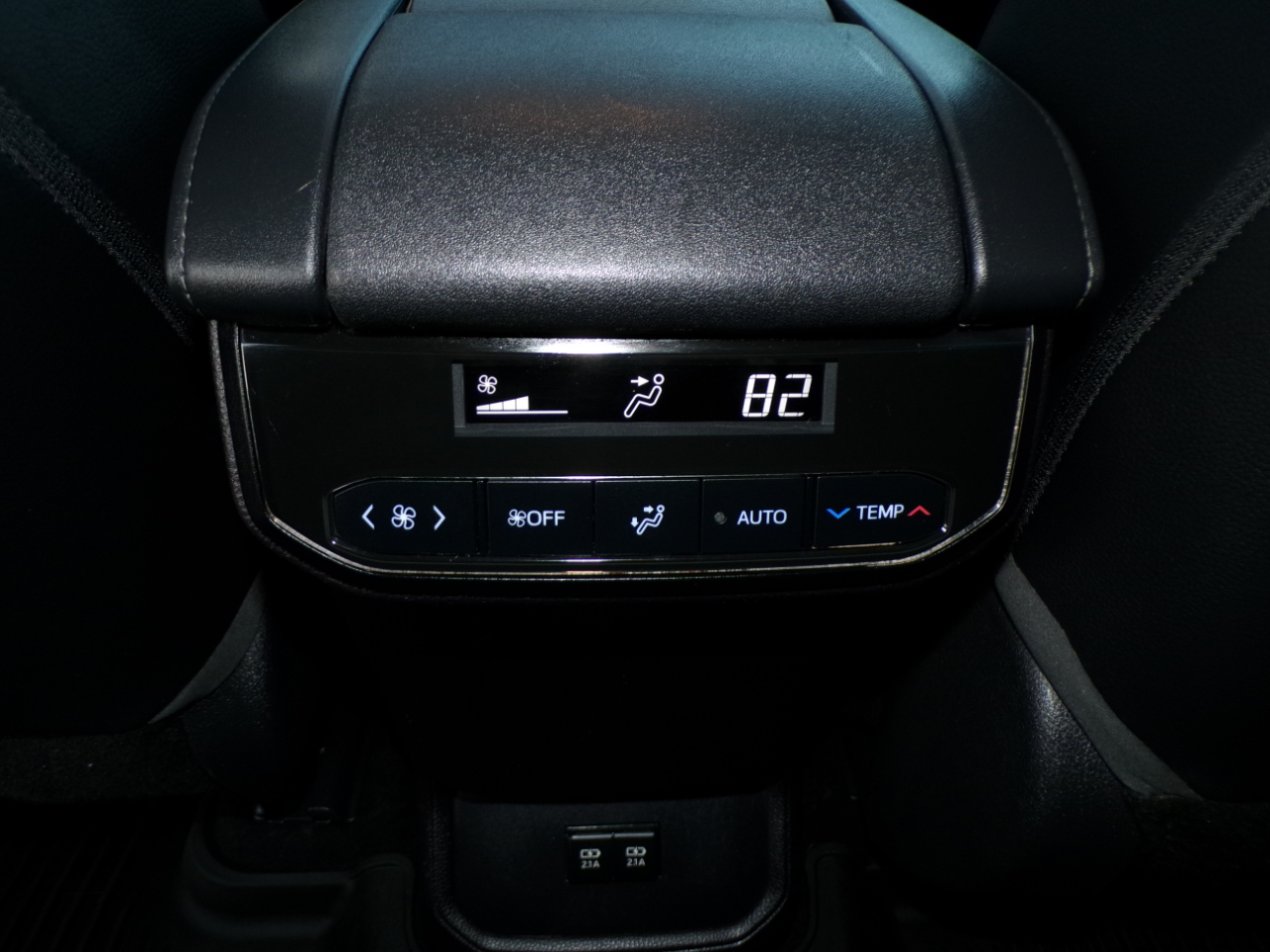 Toyota Highlander Hybrid XLE AWD (Natl) 2020