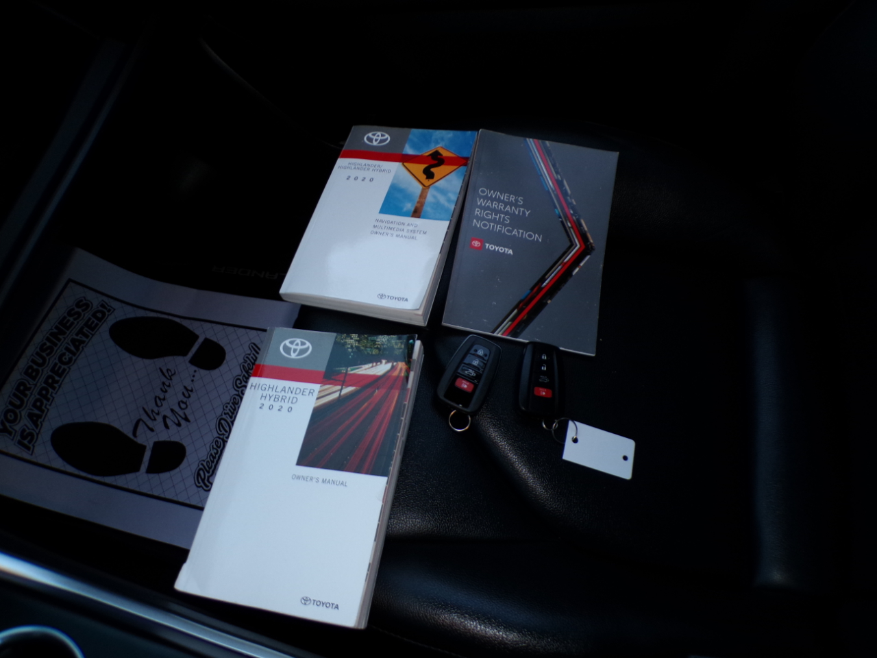 Toyota Highlander Hybrid XLE AWD (Natl) 2020