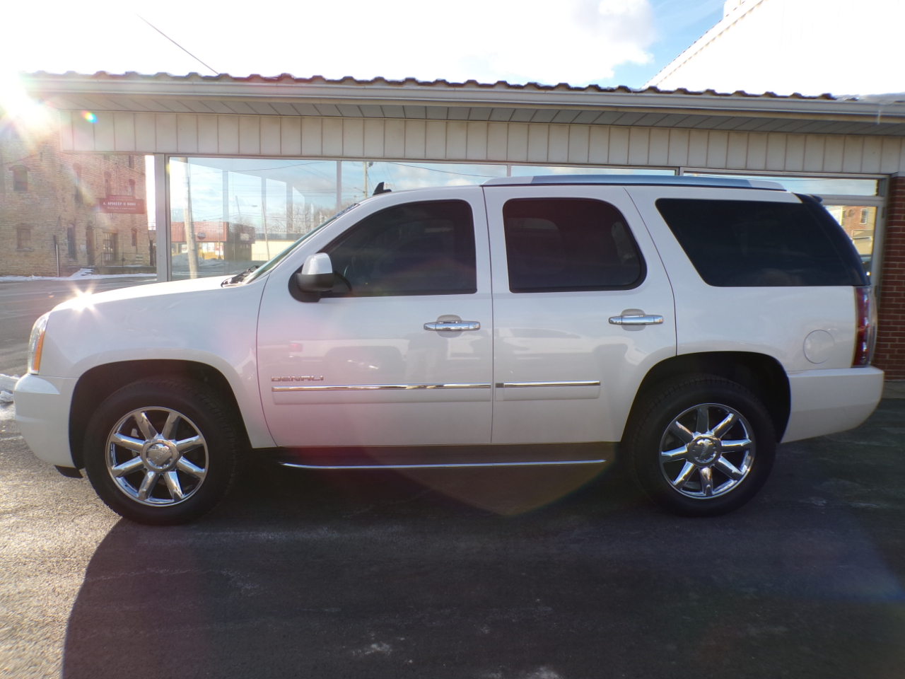 GMC Yukon AWD 4dr 1500 Denali 2013