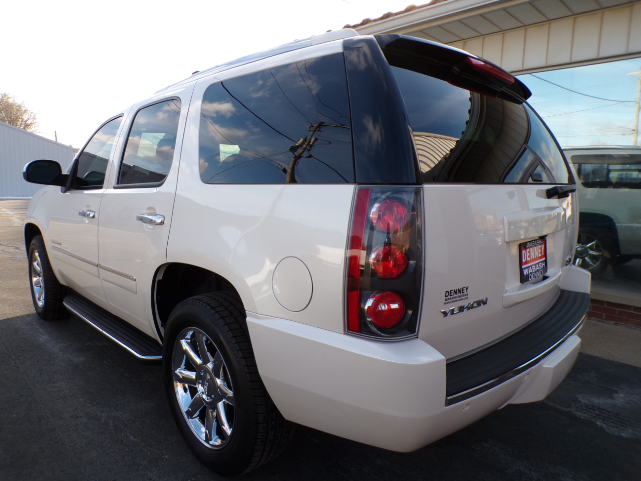 GMC Yukon AWD 4dr 1500 Denali 2013