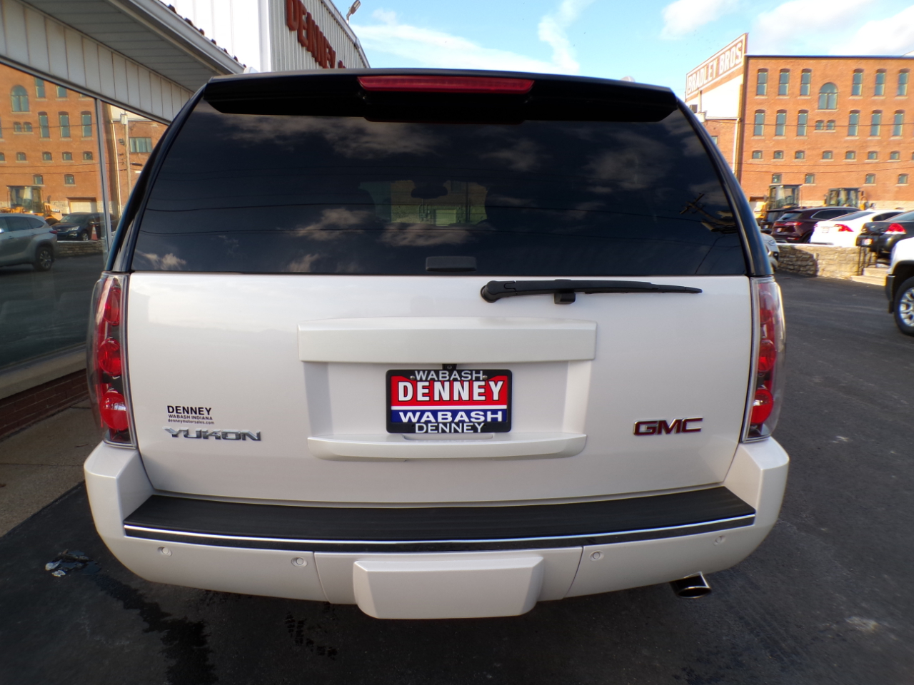GMC Yukon AWD 4dr 1500 Denali 2013
