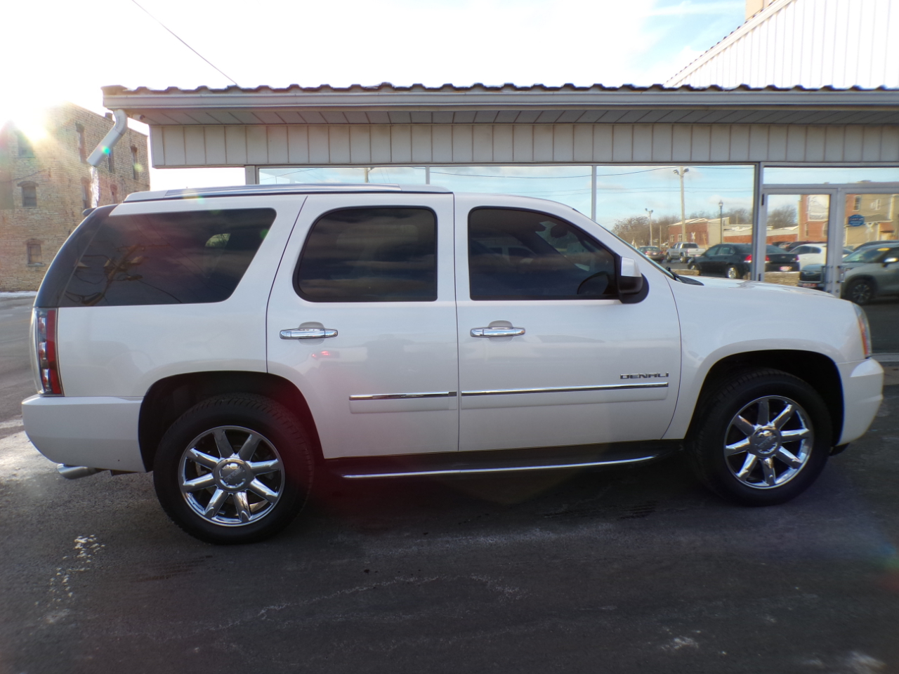 GMC Yukon AWD 4dr 1500 Denali 2013